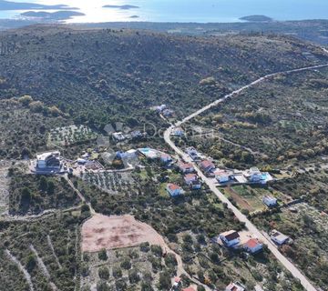 Građevinsko zemljište od 2186m2 u zaleđu Primoštena - cover