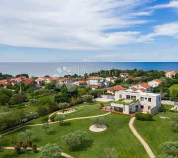 Luksuzna vila na uzdignutom terenu s pogledom na more i mediteransko zelenilo - cover
