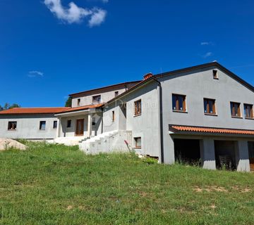 Villa u Rovinjskom Selu, ROH BAU 550 m2, sa okućnicom od 3521 m2  - cover