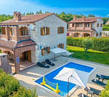 Prekrasna vila s bazenom – Idealna prilika za investiciju! - cover