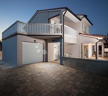 Prekrasna Villa s uhodanim turističkim najmom! - cover