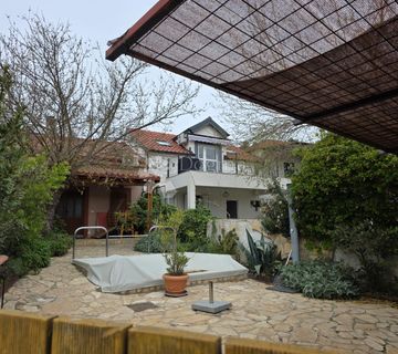 BILICE/VRULJE- PREDIVNA KAMENA KUĆA S BAZENOM - cover