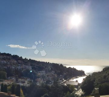 Prostrani stan s predivnim pogledom na more - cover