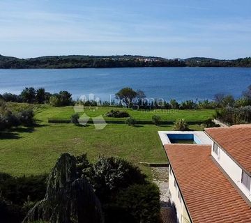 PRVI RED DO MORA, POTPUNA PRIVATNOST - cover