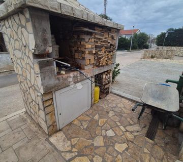 KUĆA NA VIRU - 50m OD PLAŽE  - cover