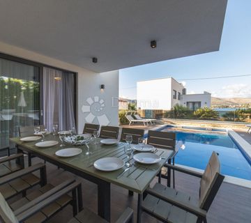 Exclusive Seafront Villa with Panoramic Views and Private Wellness Oasis on Čiovo Island - cover