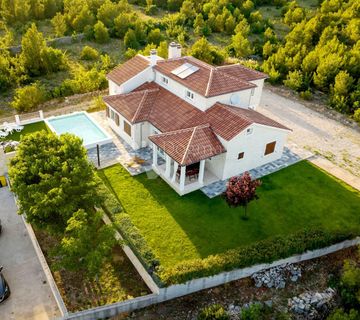 DUBRAVA KOD ŠIBENIKA - PREKRASNA VILLA SA BAZENOM, 282 m2 - cover