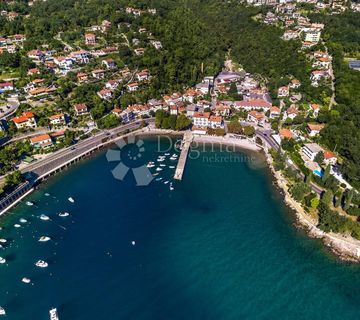 Zemljište s pogledom na more, građevinskom dozvolom i projektom za 3 stana - cover