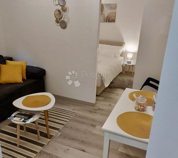 Predivan mali stan Pećine - cover