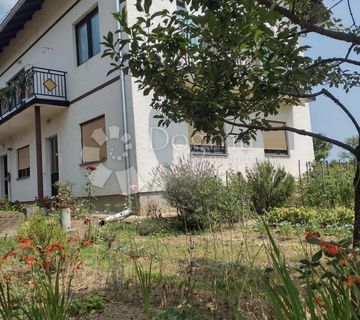 Mirno susjedstvo, izuzetno dobro održavana kuća - cover