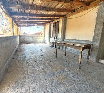 Privlaka – Kuća s 2 stana i vrtom blizu mora - cover