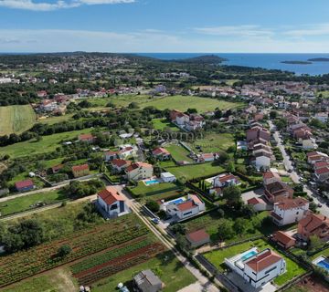 IDEALNO GRAĐ. ZEMLJIŠTE 830 M2 - Fažana okolica - cover