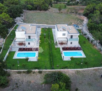 ŠIBENIK/DUBRAVA- 2 LUKSUZNE VILLE - ODLIČNA INVESTICIJA - cover