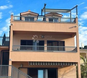 Kuća prvi red do mora, 3 stambene jedinice + studio apartman - cover