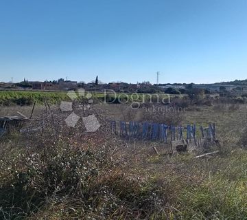 Poljoprivredno zemljište 4 km od Pule - cover