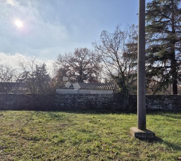 Građevinsko zemljište sa pomoćnom zgradom u okolici Rovinja - cover