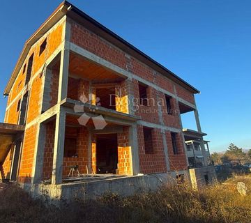 ROH BAU KATNICA S MOGUĆNOŠĆU 4 ODVOJENA STANA - 2,5 KM OD CENTRA - cover