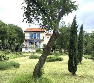Kuća sa prekransom okućnicom i pogledom na more - cover