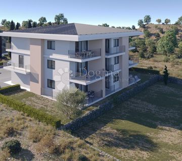 KAŠTEL, STAN SA VRTOM, NOVOGRADNJA - cover