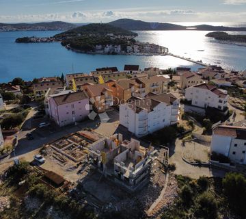 ROGOZNICA- STAN NA DRUGOM KATU S PREDIVNIM POGLEDOM s5 - cover