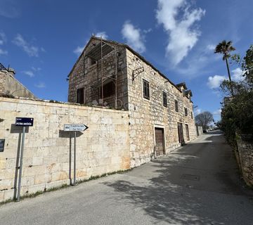 Kuća za renovaciju na odličnoj lokaciji- Supetar - cover