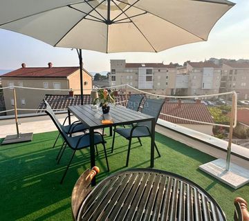 Dvije kuće blizu mora - cover