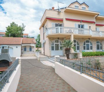 Apartmanska kuća u Srimi na samoj plaži - cover