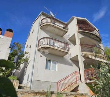 Višekatnica s potencijalom i prekrasnim pogledom - 235m2 - cover