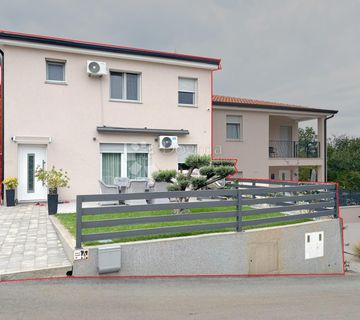 Prekrasna kuća u okolici Poreča sa 3 stambene jedinice - cover