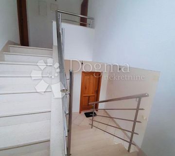 APARTMAN U CENTRU MAKARSKE - cover