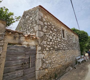 Kamena kuća za adaptaciju, Ugljan - cover
