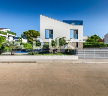 ISTRA, FAŽANA - Jedinstvena vila s pogledom od kojeg zastaje dah - cover
