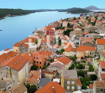MALI LOŠINJ, CENTAR- Kuća za adaptaciju 90 metara od mora! - cover