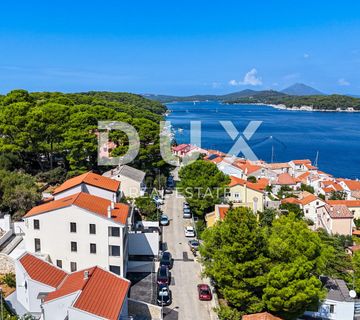 MALI LOŠINJ, CENTAR - Jedinstveni penthouse na 100m od mora! - cover