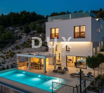 DALMACIJA, ŠIBENIK - Luksuzna villa sa bazenom nogometnim igralištem i saunom - cover
