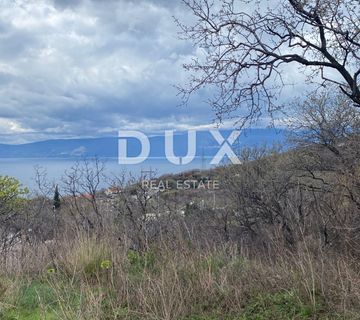 RIJEKA, KOSTRENA - građevinsko zemljište 1.053 m2 s pogledom na more za stambenu zgradu - stanove / apartmane / obiteljsku kuću / villu! PRILIKA!!! - cover
