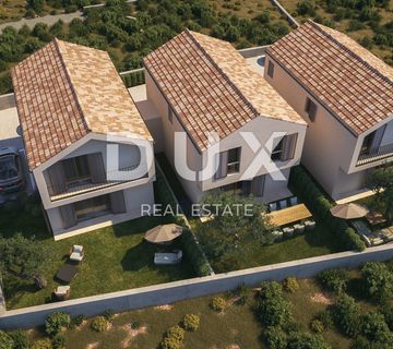 ŠIBENIK, BRODARICA - Predivna triplex kuća s dvorištem na mirnoj lokaciji S1 - cover