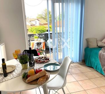 OTOK KRK, NJIVICE - Rijetkost na tržištu - apartman u blizini mora i centra, mirna lokacija - cover