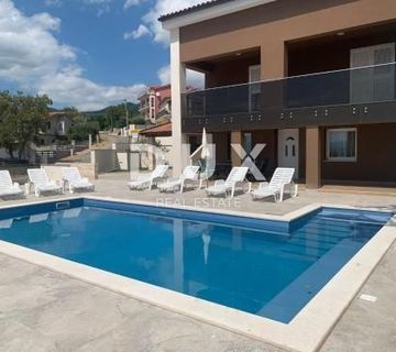 CRIKVENICA - predivna kuća 270 m2 s bazenom na odličnoj lokaciji - cover