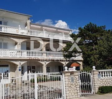 NOVI VINODOLSKI - Apartmanska kuća s 10 stambenih jedinica 170m od mora - cover