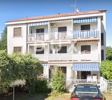 OTOK KRK, MALINSKA - apartman 20m2 s balkonom u neposrednoj blizini plaže  - cover