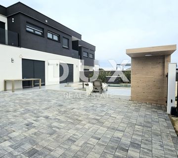 ISTRA, ŠIŠAN - Moderna dvojna vila smještena na mirnoj lokaciji - cover