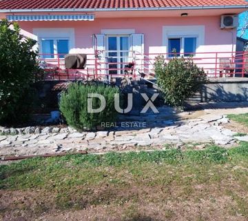 ŠIBENIK, DRNIŠ - Kuća s velikom okućnicom na osami - cover