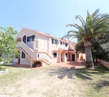OTOK RAB, SUPETARSKA DRAGA - Apartmanska kuća na odličnoj lokaciji - cover