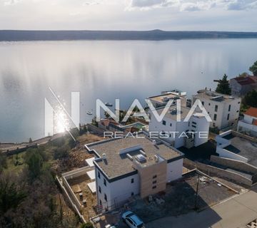 STAN S DVORIŠTEM U NEPOSREDNOJ BLIZNI PLAŽE, NOVOGRADNJA - cover