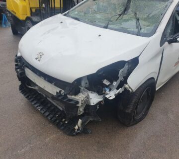 Peugeot 208 1,6 BlueHDi - cover