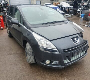 Peugeot 5008 1,6 HDi - cover