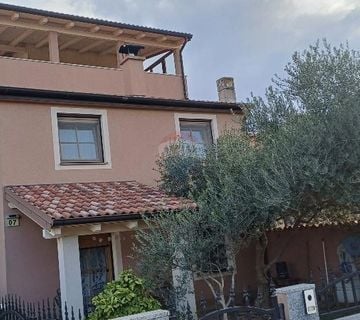 Istra,Pula-kuća u nizu s 3 stana,okućnicom i terasama - cover