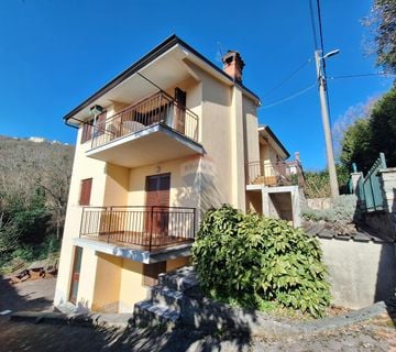 Opatija, Pobri - samostojeća kuća s dva stana i garažom - cover