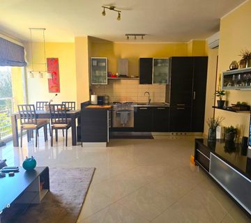 Istra,Rovinj,stan u mirnoj ulici,blizu mora,parking,1.kat - cover
